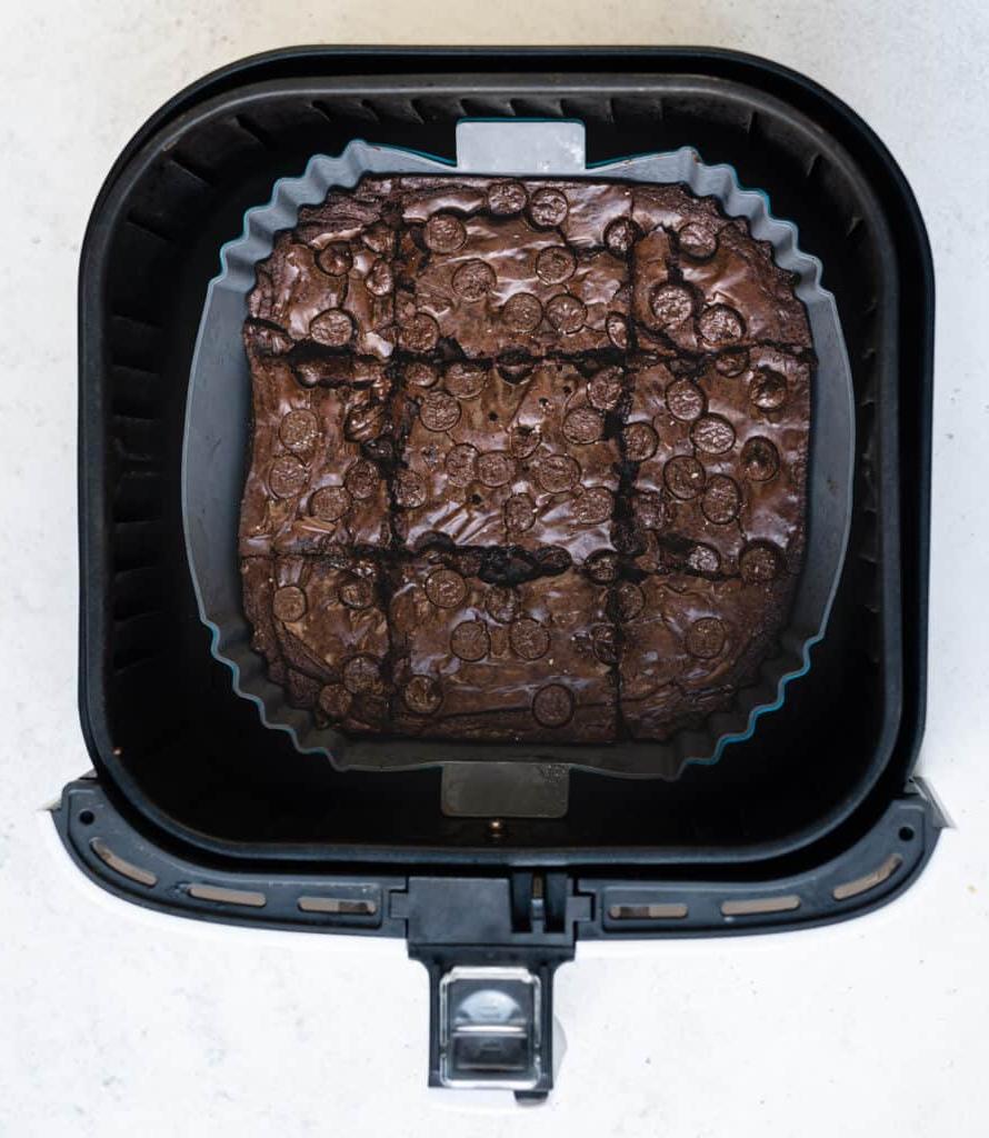 Φριτέζα Αέρος Μπράουνις 8 Brownies σε σιλικόνης ταψί ψησίματος σε φριτέζα αέρος