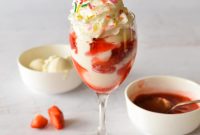 Sweet Strawberry Sundaes