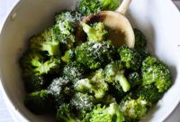 Easy 10-Minute Garlic Butter Broccoli
