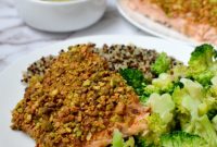 Limon Fesleğen Soslu Antep Fıstıklı Somon