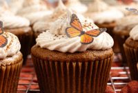 Golden Pumpkin Bliss: Gluten-Free Maple-Cinnamon Cupcakes