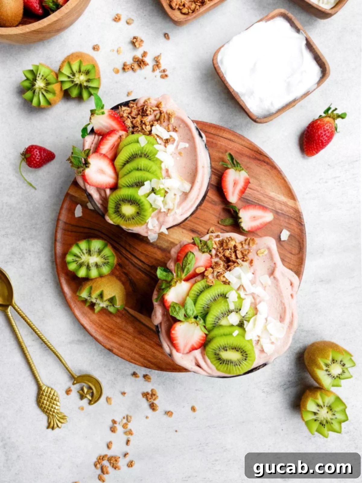 strawberry kiwi smoothie bowl.
