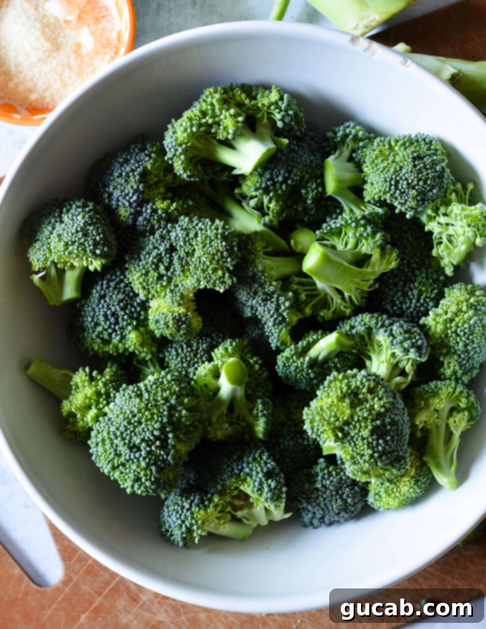 Easy 10-Minute Garlic Butter Broccoli 8 A bowl filled with raw broccoli florets, ready for steaming.